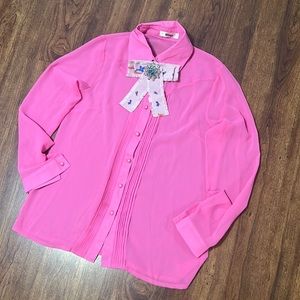 Hot pink shirt 👚